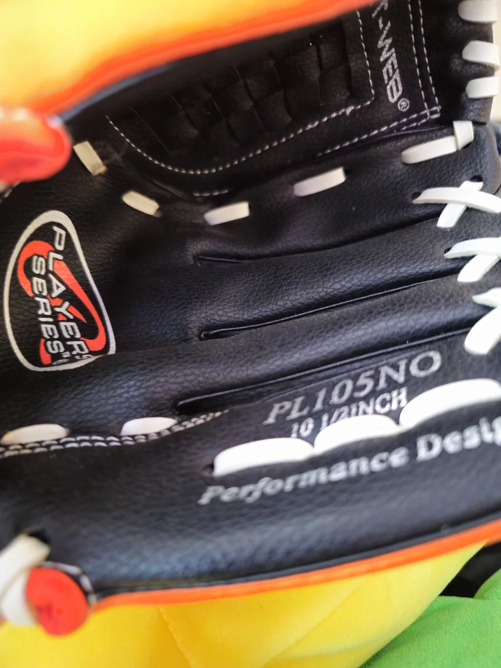 Never Used Rawlings Players Series PL105NO (10 1/2-inch youth glove) (NWOT)